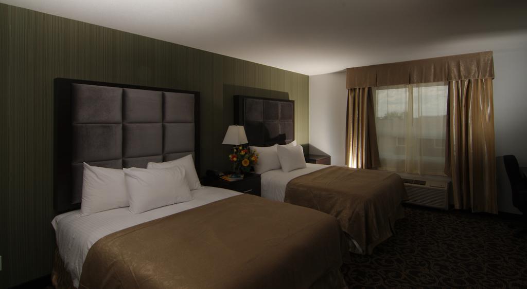 Paradise Inn And Suites Redwater الغرفة الصورة