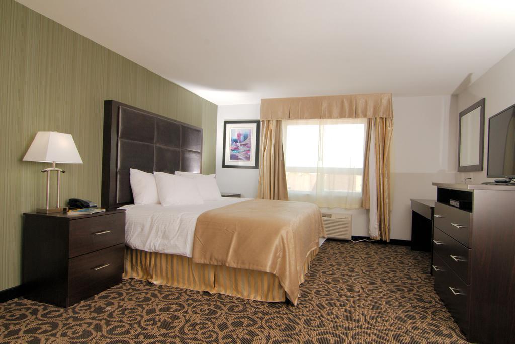 Paradise Inn And Suites Redwater الغرفة الصورة